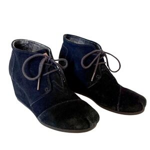 TOMS 'Kala' Black Suede Round-Toe Lace-Up Wedge Ankle Booties 2.5" Heel – Sz 8.5